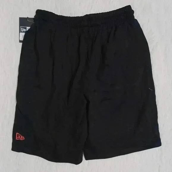 New Era Colorpack Bright Red Black Milwaukee Bucks Shorts - Picture 3 of 5